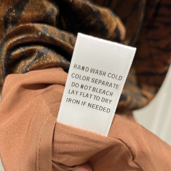 NWT Le Lis Tiger Print Long Sleeve Mini Dress Sz S - Picture 9 of 9